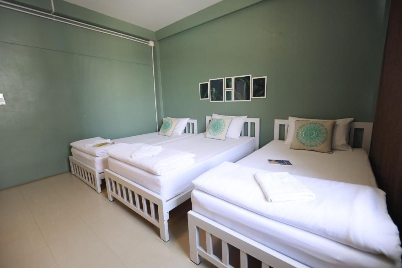 Nara Cafe And Hostel Bangkok Extérieur photo