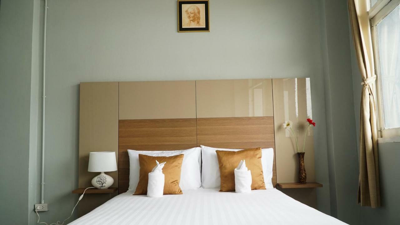Nara Cafe And Hostel Bangkok Extérieur photo