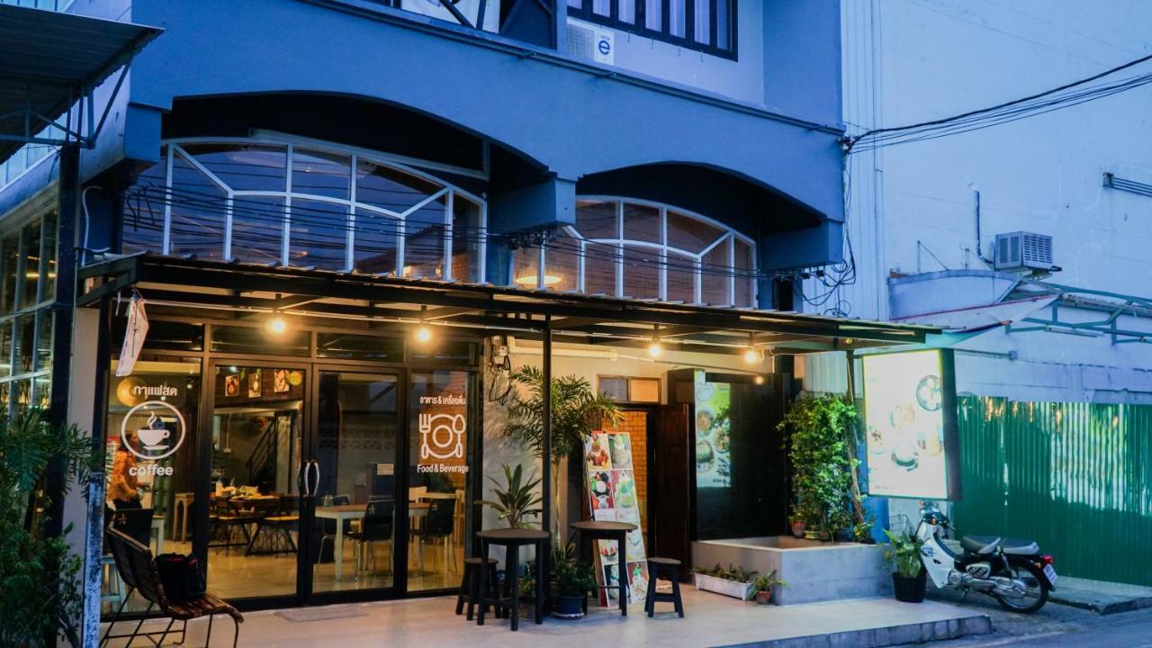 Nara Cafe And Hostel Bangkok Extérieur photo