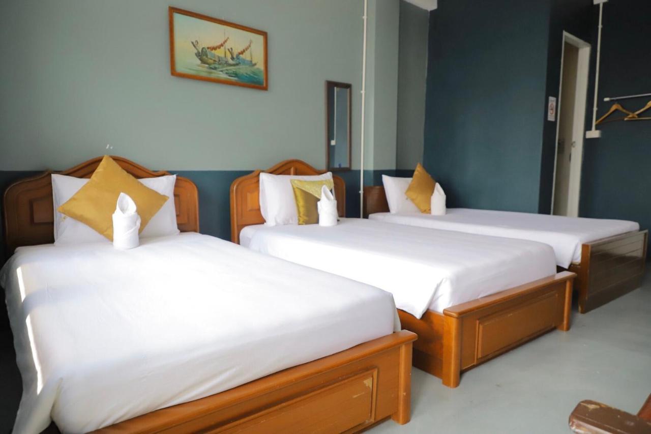 Nara Cafe And Hostel Bangkok Extérieur photo