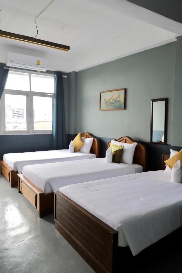 Nara Cafe And Hostel Bangkok Extérieur photo