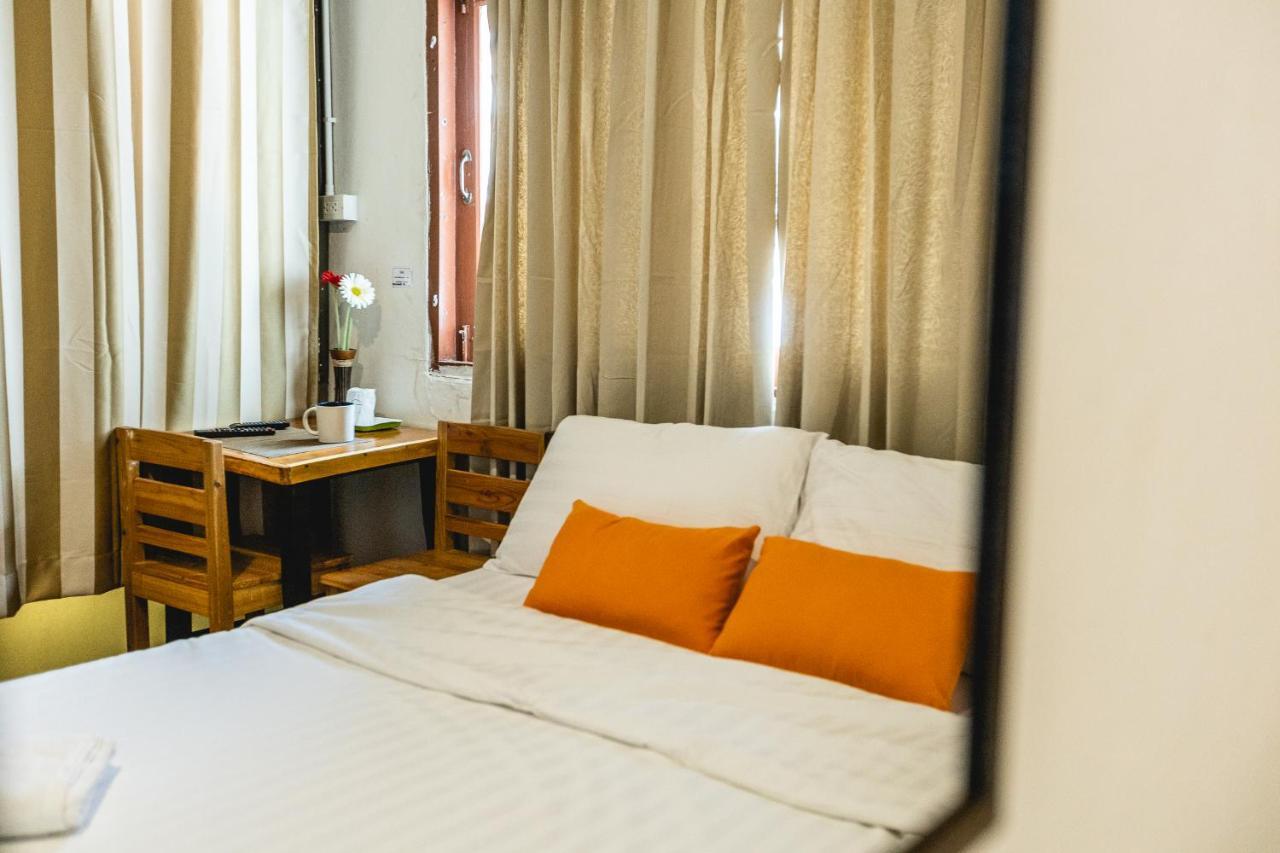 Nara Cafe And Hostel Bangkok Extérieur photo