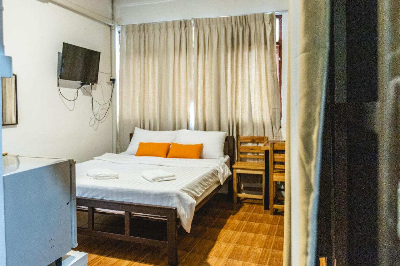 Nara Cafe And Hostel Bangkok Extérieur photo