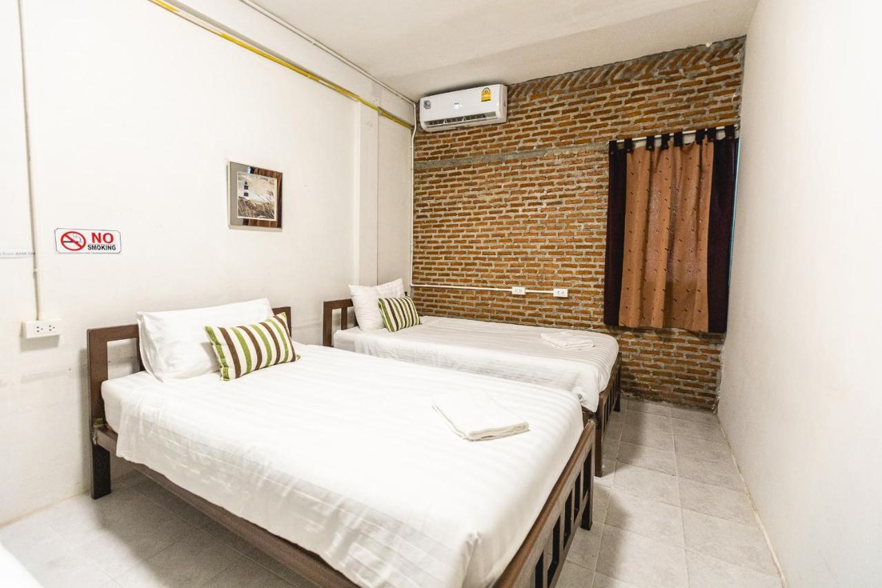 Nara Cafe And Hostel Bangkok Extérieur photo